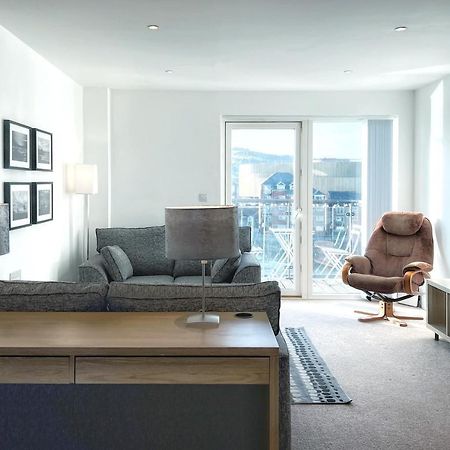 Elegant And Bright Seaside Apt In Swansea Marina מראה חיצוני תמונה