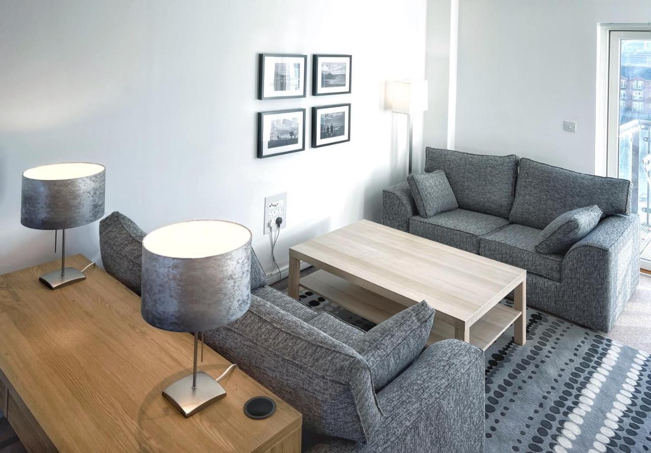 Elegant And Bright Seaside Apt In Swansea Marina מראה חיצוני תמונה