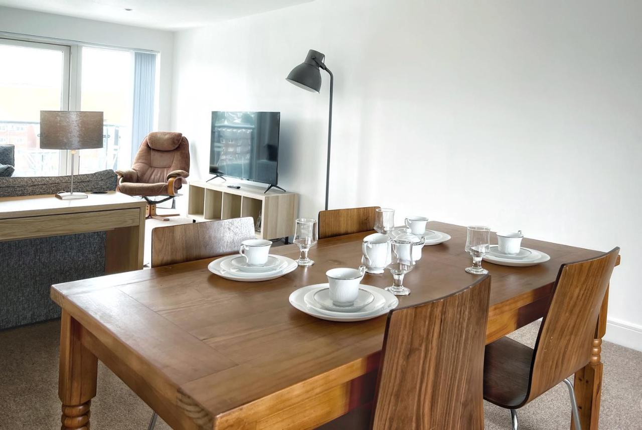 Elegant And Bright Seaside Apt In Swansea Marina מראה חיצוני תמונה
