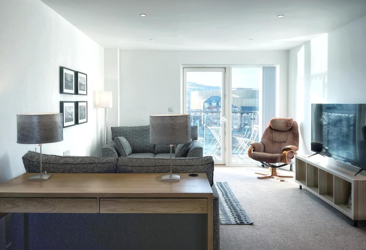 Elegant And Bright Seaside Apt In Swansea Marina מראה חיצוני תמונה