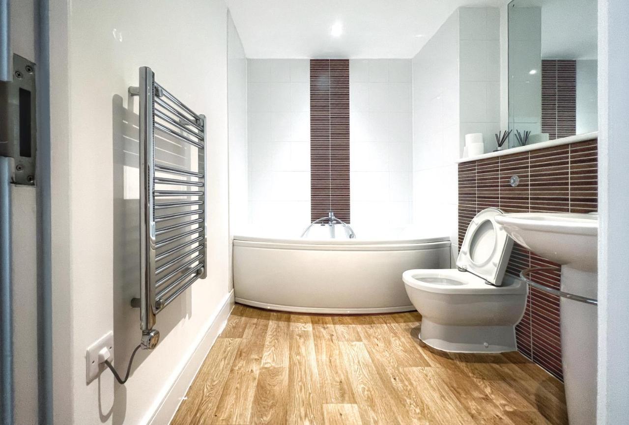 Elegant And Bright Seaside Apt In Swansea Marina מראה חיצוני תמונה