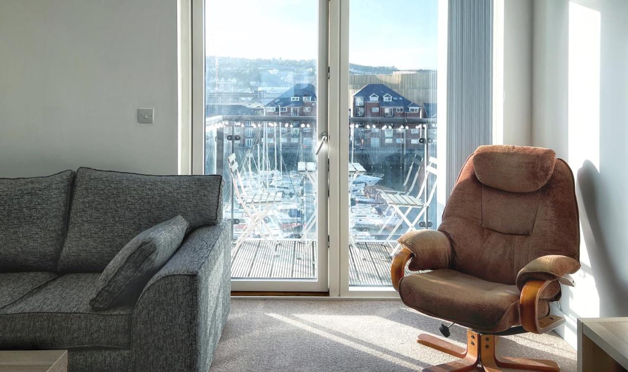 Elegant And Bright Seaside Apt In Swansea Marina מראה חיצוני תמונה