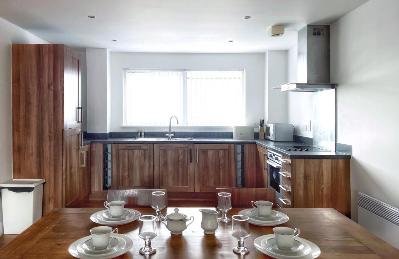 Elegant And Bright Seaside Apt In Swansea Marina מראה חיצוני תמונה