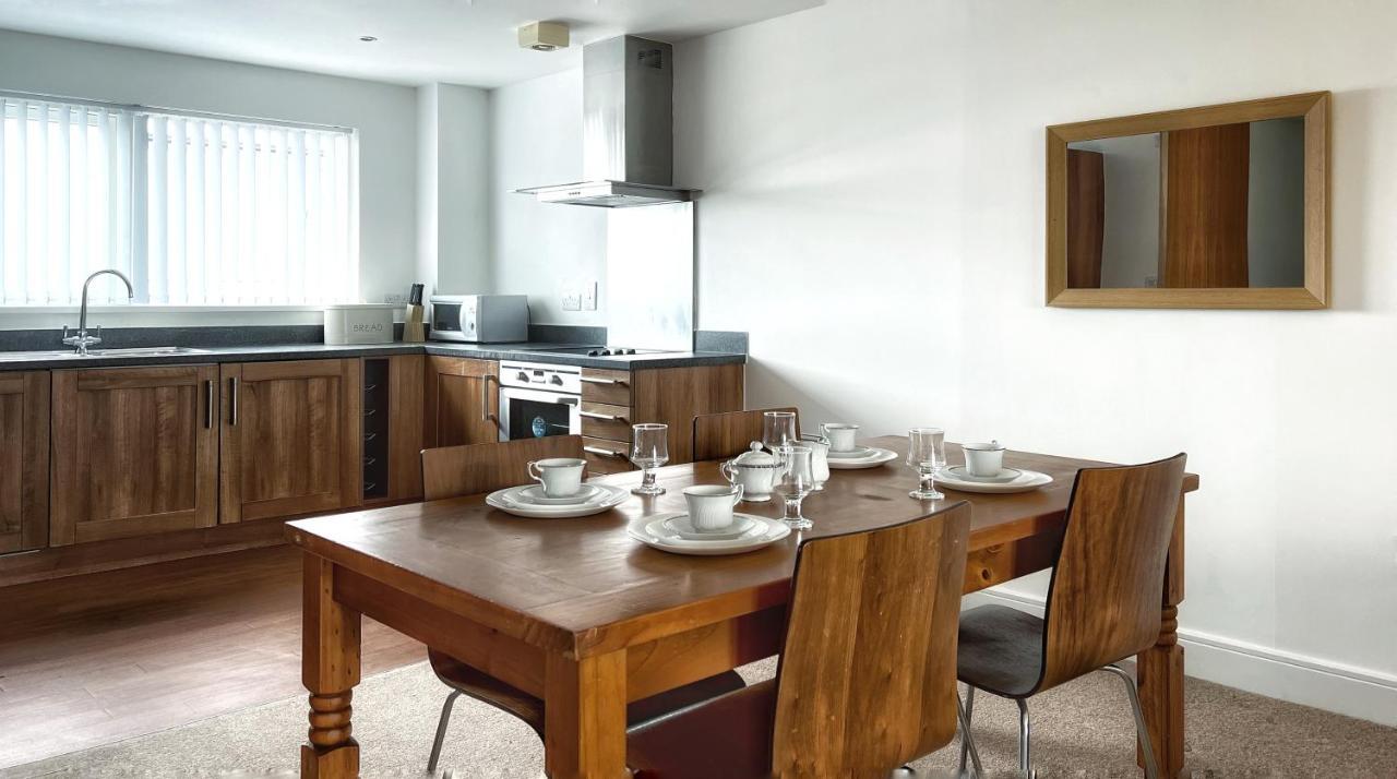 Elegant And Bright Seaside Apt In Swansea Marina מראה חיצוני תמונה
