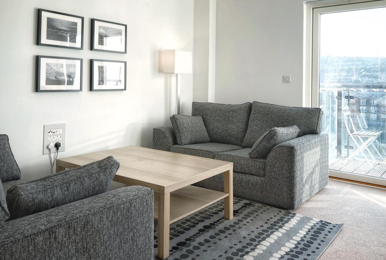 Elegant And Bright Seaside Apt In Swansea Marina מראה חיצוני תמונה