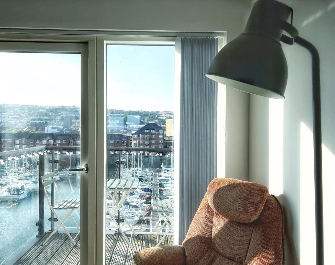 Elegant And Bright Seaside Apt In Swansea Marina מראה חיצוני תמונה