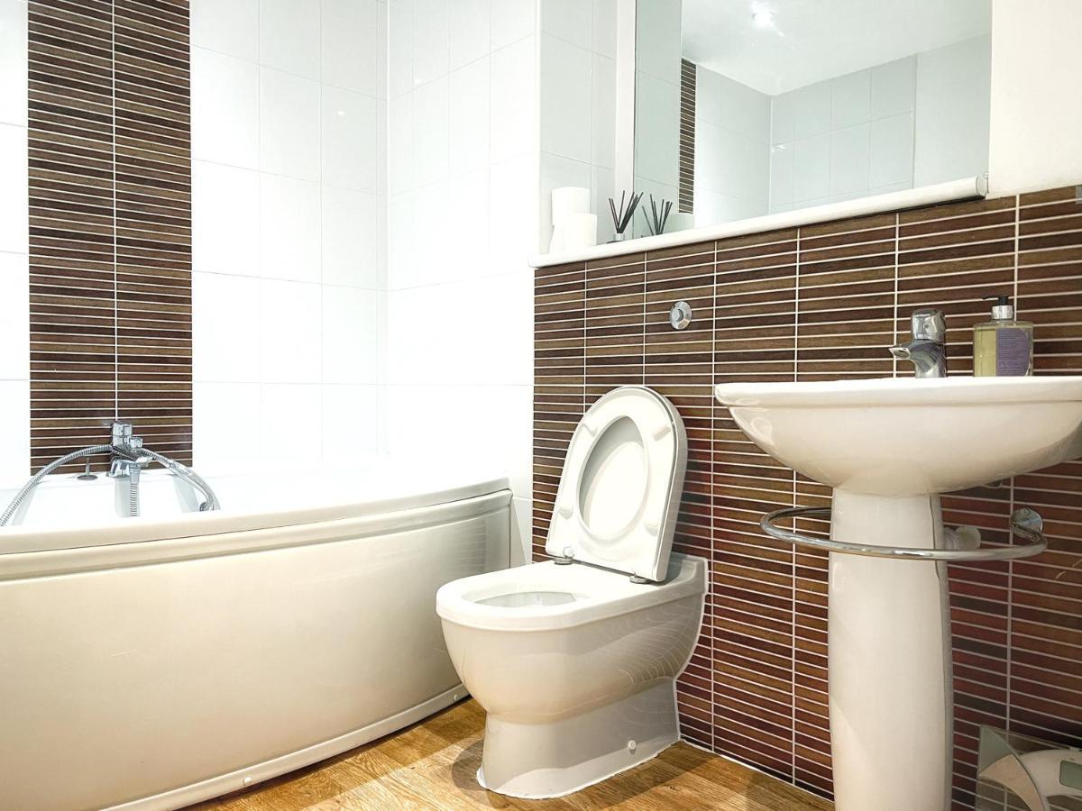 Elegant And Bright Seaside Apt In Swansea Marina מראה חיצוני תמונה
