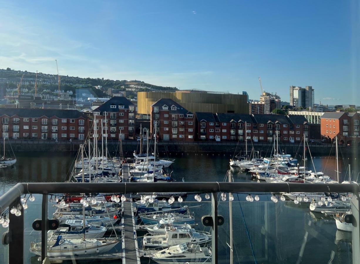 Elegant And Bright Seaside Apt In Swansea Marina מראה חיצוני תמונה