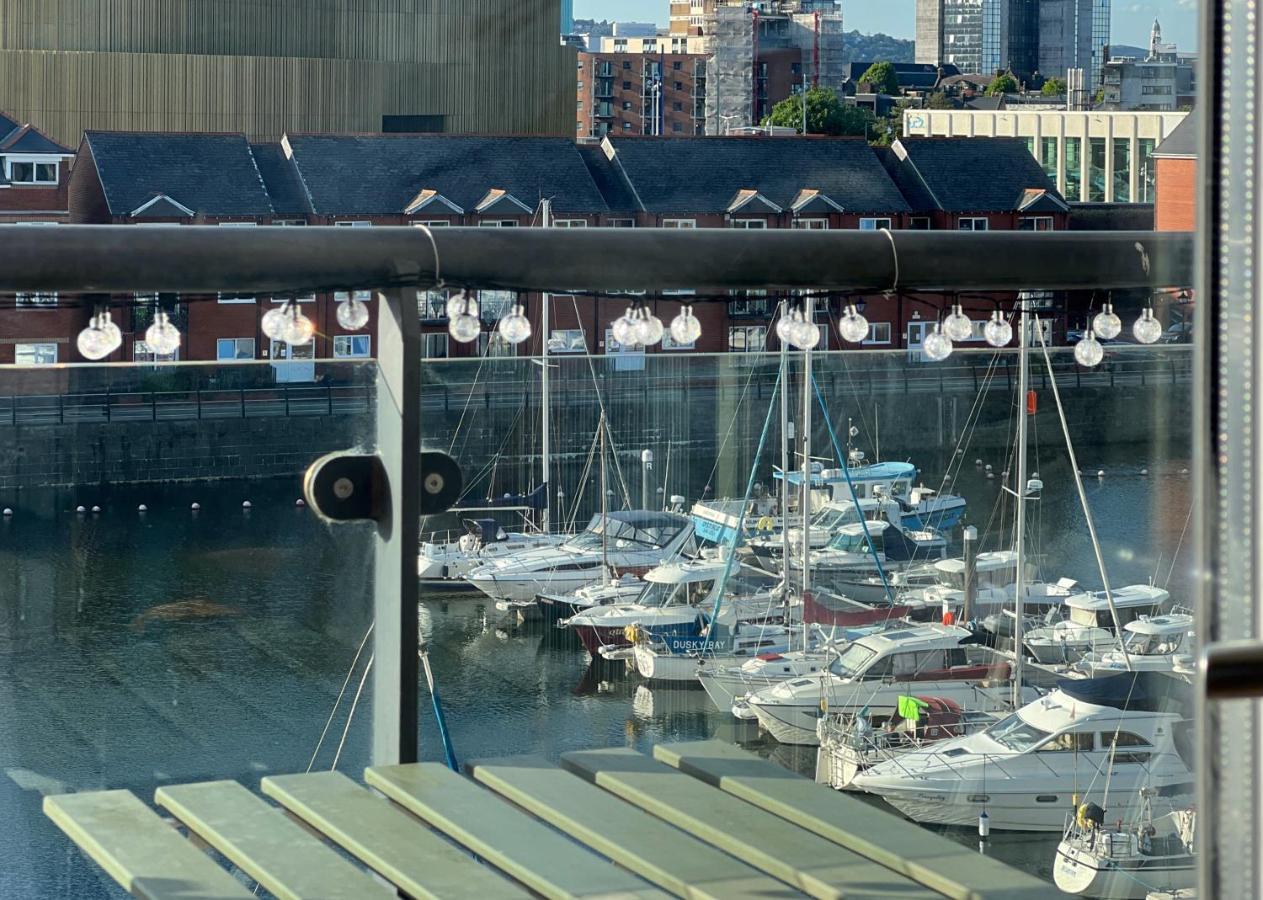 Elegant And Bright Seaside Apt In Swansea Marina מראה חיצוני תמונה