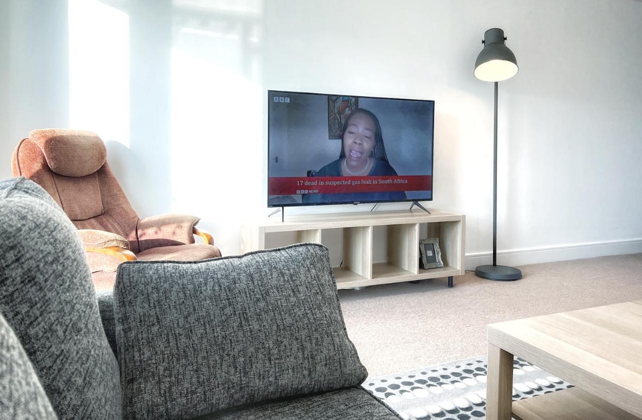 Elegant And Bright Seaside Apt In Swansea Marina מראה חיצוני תמונה