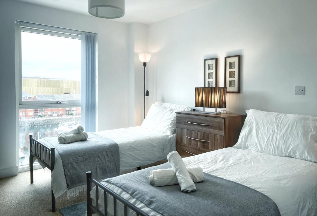 Elegant And Bright Seaside Apt In Swansea Marina מראה חיצוני תמונה